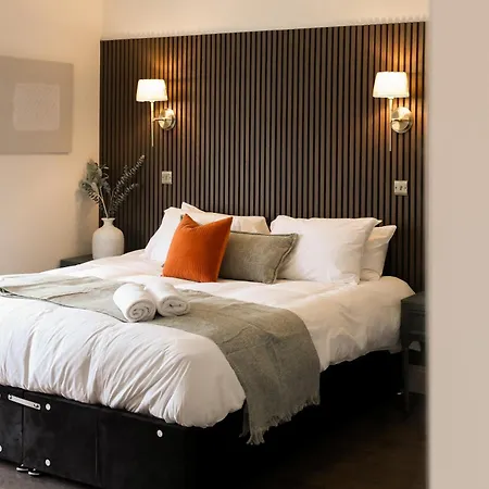 Lovely Flat On Bath Road - Flat 7 דירה *