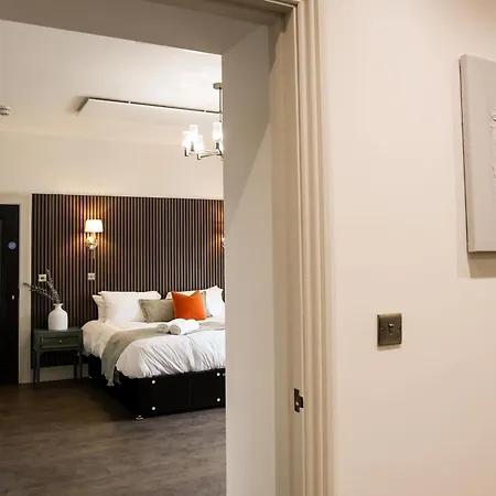 Lovely Flat On Bath Road - Flat 7 *