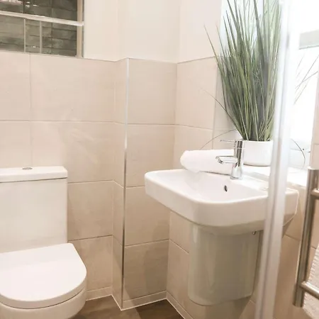 Lovely Flat On Bath Road - Flat 7 בריסטול